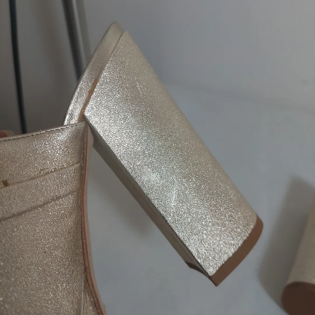 Maria Pino Gold Leather Peep-toe Block Heels | Pre loved |