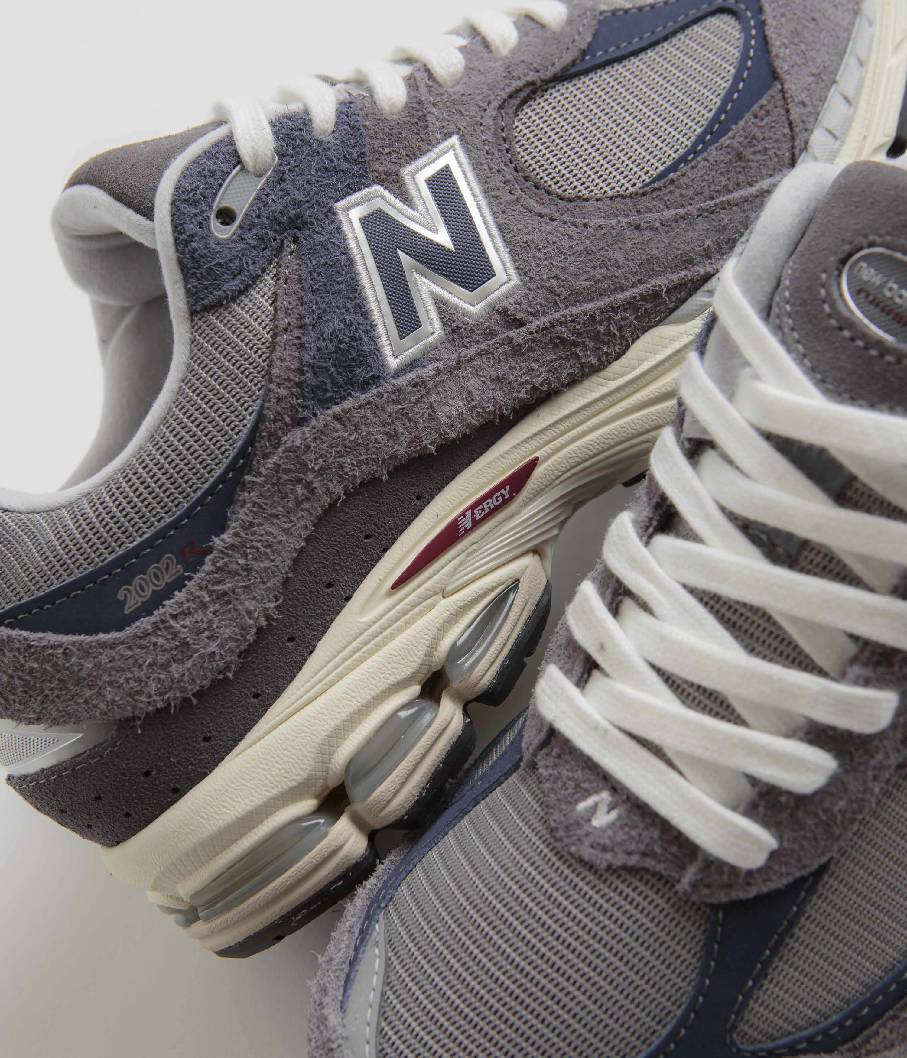 New Balance 2002R Shoes - NB Navy / Grey