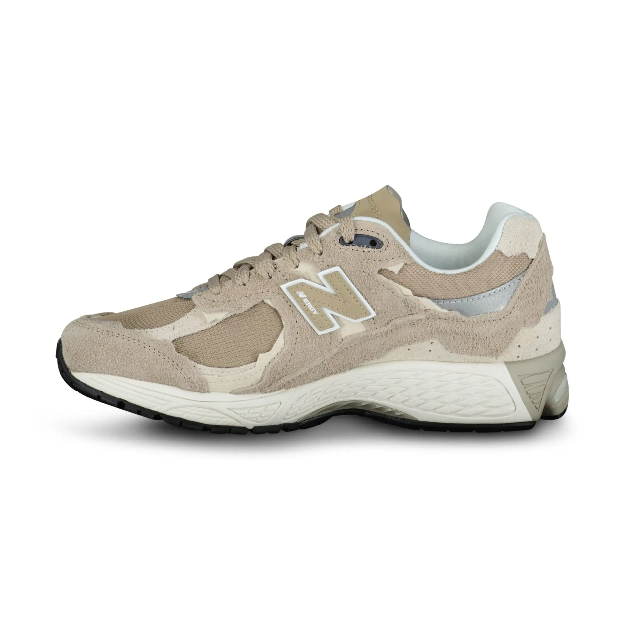 NEW BALANCE 2002R TRAINERS BEIGE/CREAM