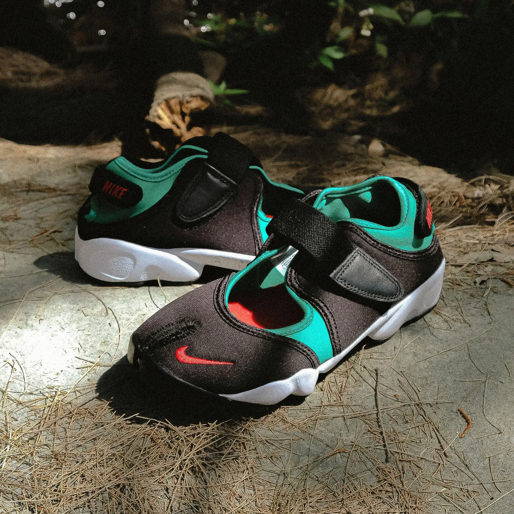 Nike Women's Air Rift "Kenya" "Black" FN7772-001