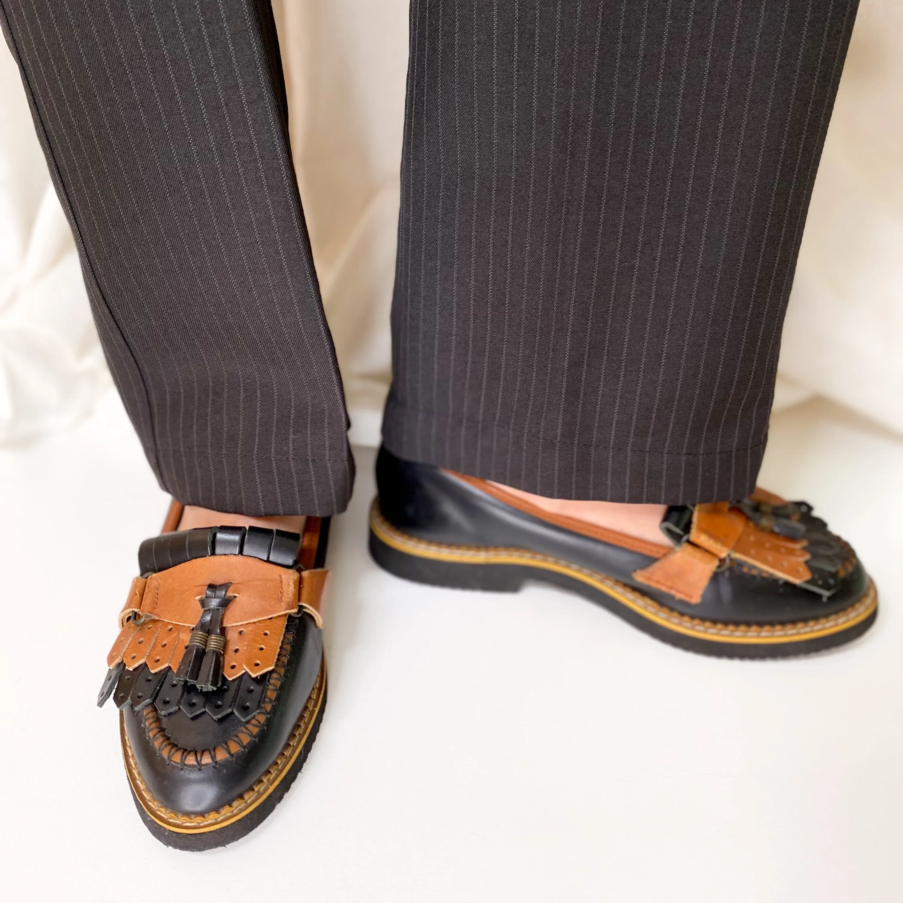 VINTAGE LEATHER LOAFERS [ Black, Tan, Tassels, Fringe, SIZE 6 1/2 ]