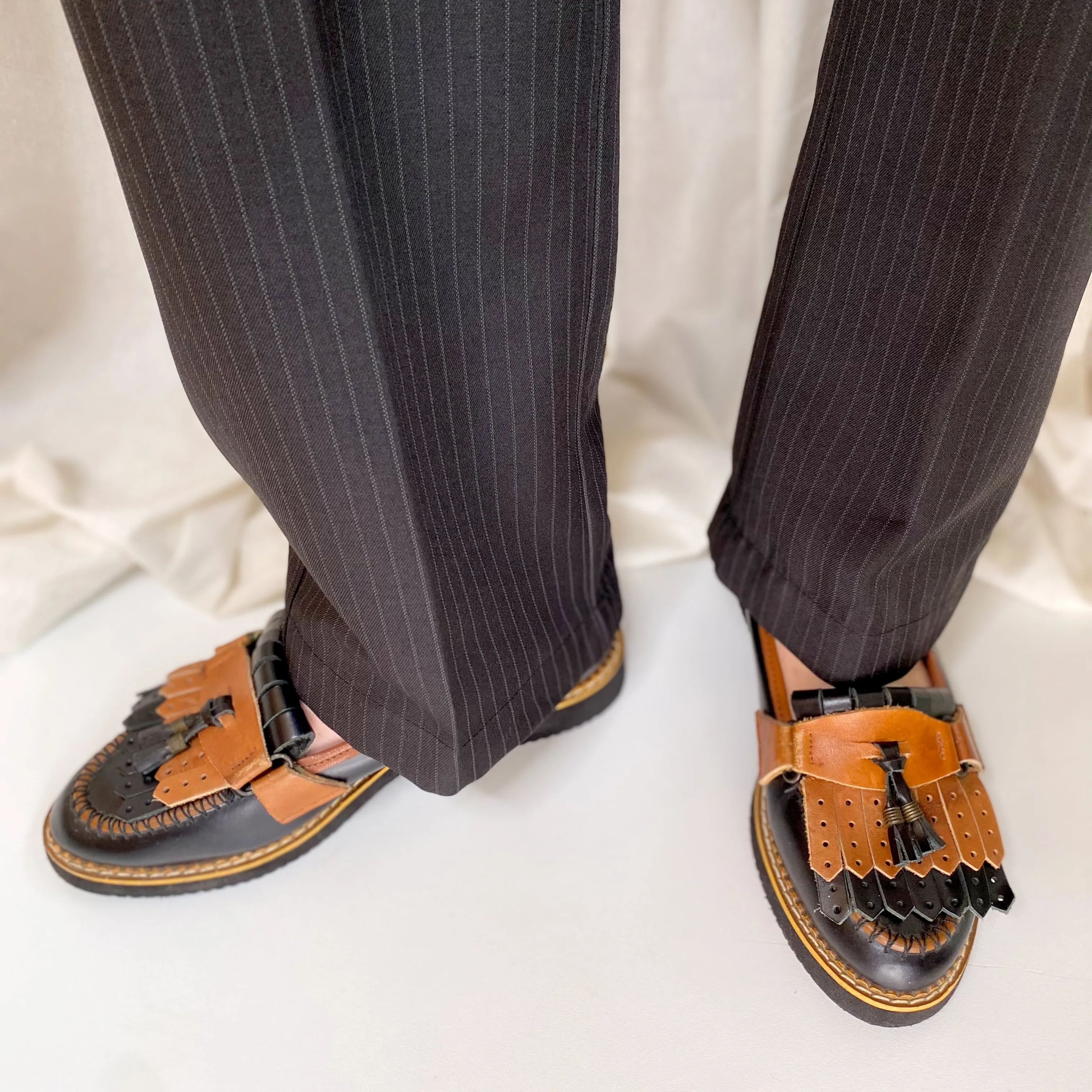 VINTAGE LEATHER LOAFERS [ Black, Tan, Tassels, Fringe, SIZE 6 1/2 ]